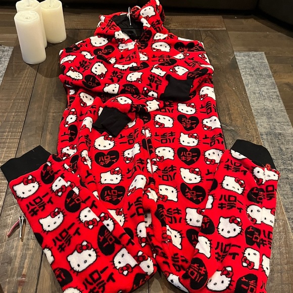 Hello Kitty Sanrio 2014 Tokyo Onesie - Picture 15 of 16